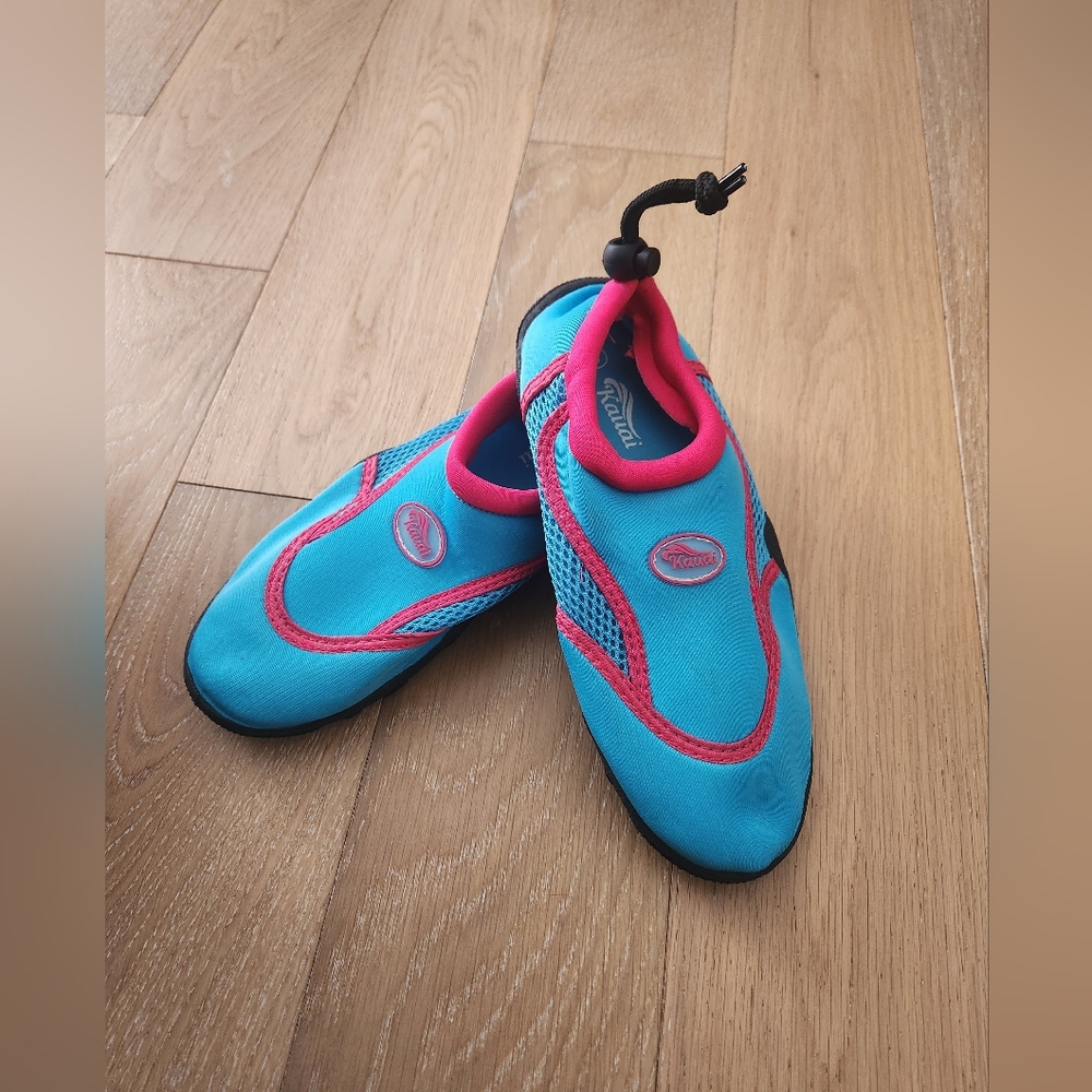 KAUAI | NWOT hard soled water shoes